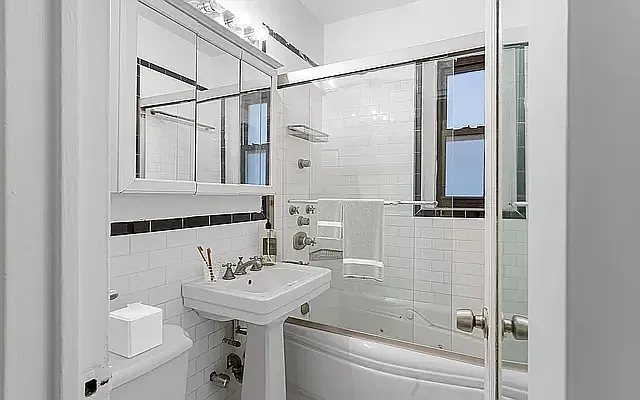 1410 York Ave #2G — Photo 5