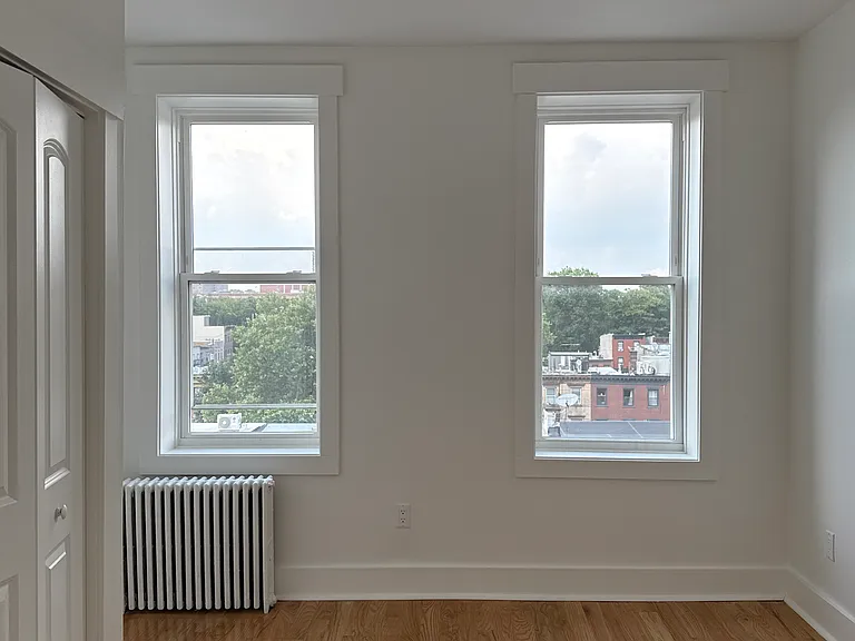 284 3rd St #5D — Photo 1