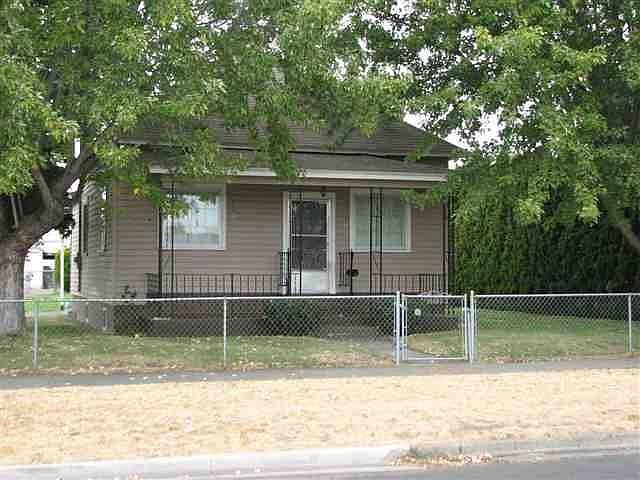 1st image of 930 W Chestnut St