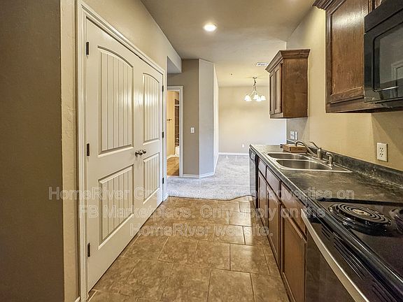 4th image of 914 SW 92nd St