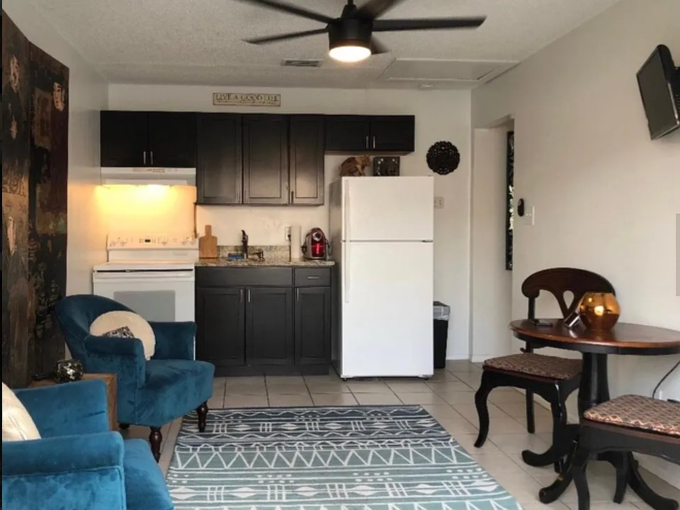 1097 Highlands Dr #4