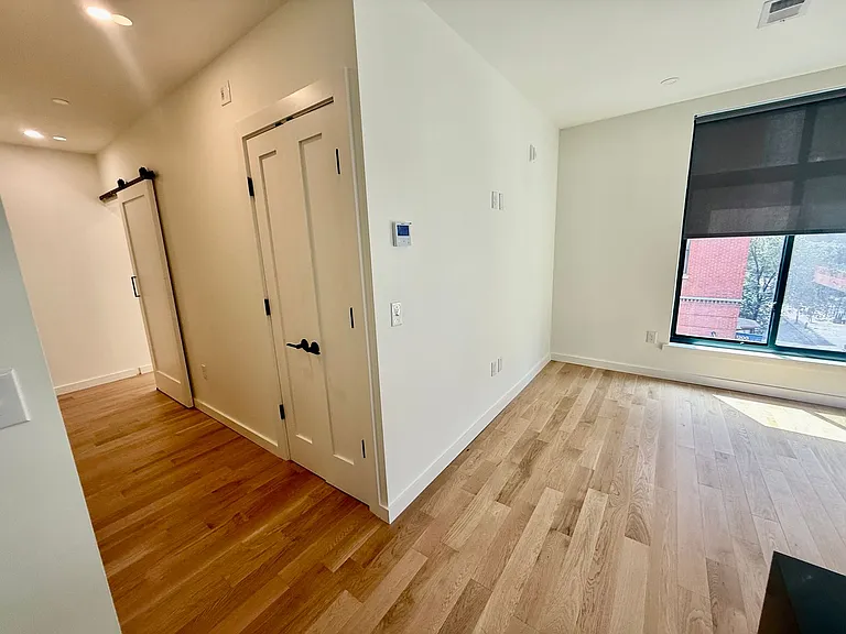 Brand new units 0-1 bedroom — Photo 6