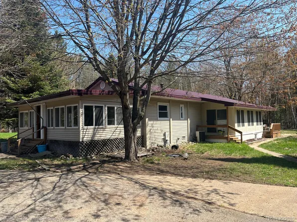 1390 W Youngs Rd, Gladwin, MI 48624