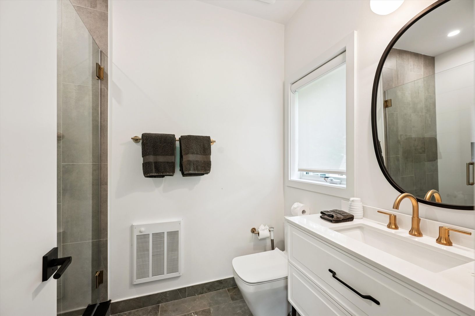 First Floor Ensuite Bathroom