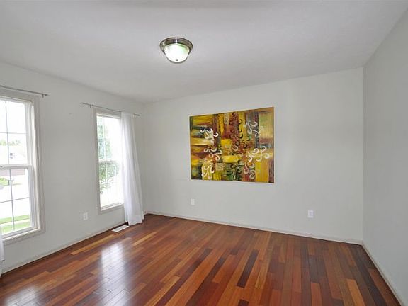 4th image of 18085 Lisbon Dr