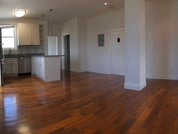 2nd image of 1918 Lakeshore Ave #0
