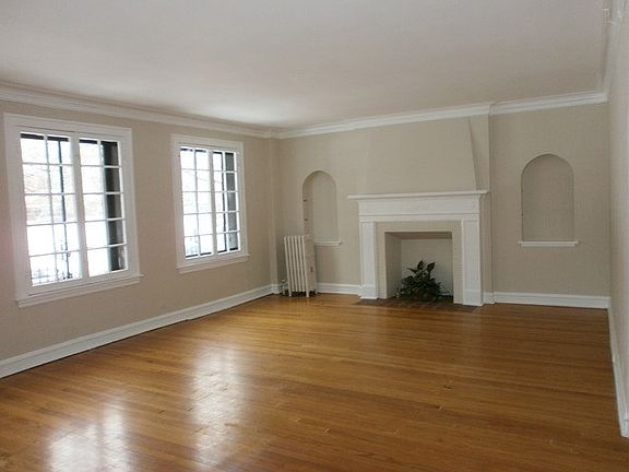 2nd image of 6048 N Washtenaw Ave APT 1