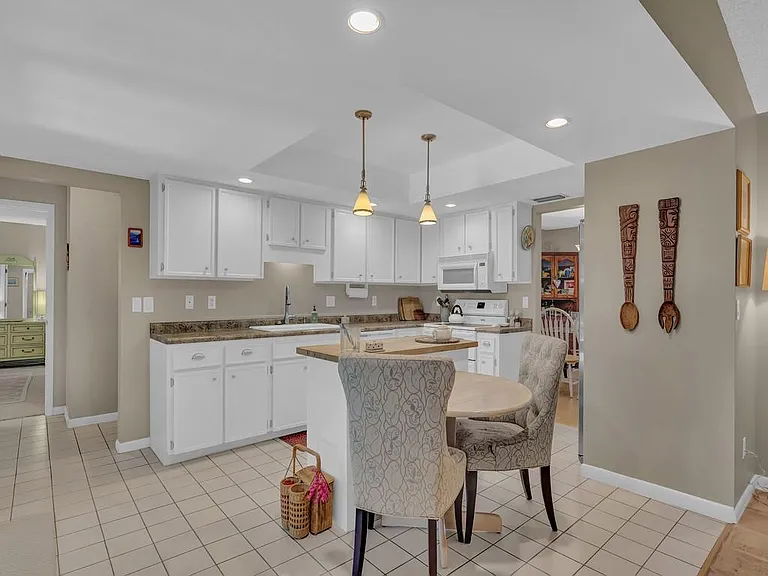 1045 Clipper Rd — Photo 9