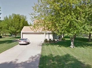 2015 Spalding Dr, Holdrege, NE 68949