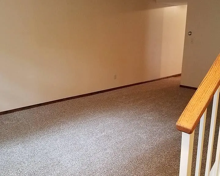 713 Lakeview Dr — Photo 4