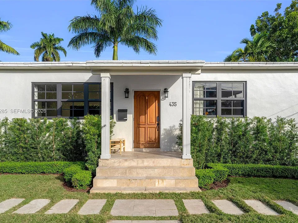 435 W Dilido Dr