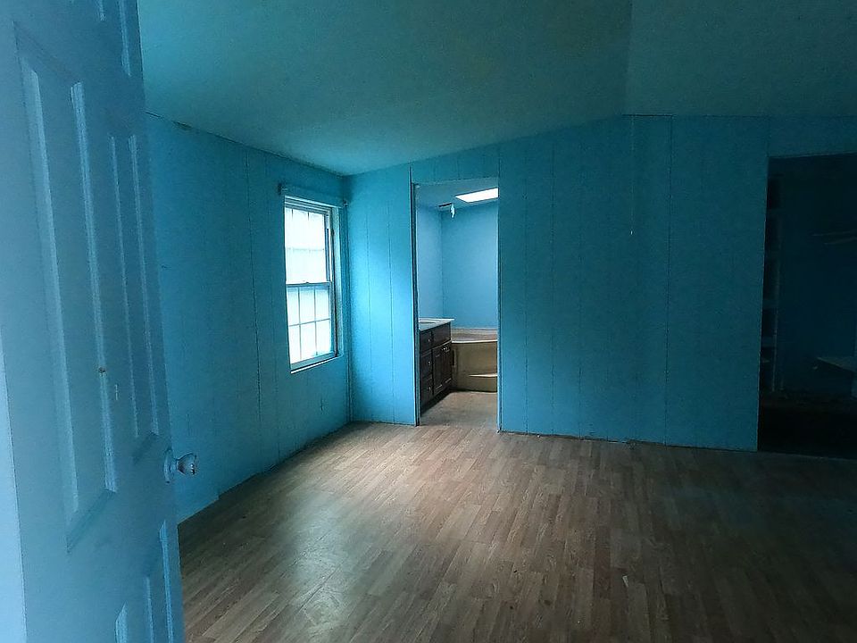 2nd image of 101 Sycamore Ln