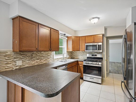 3rd image of 5090 Brookwood Dr SE
