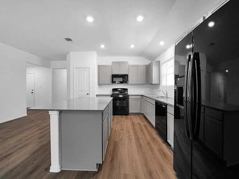 145 Crawford — Photo 7