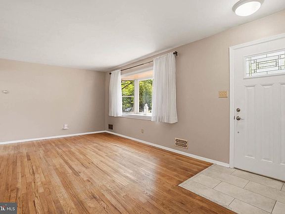 5th image of 1008 Gilbert Rd
