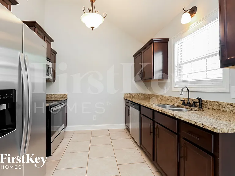 1145 Stillwood Dr — Photo 5