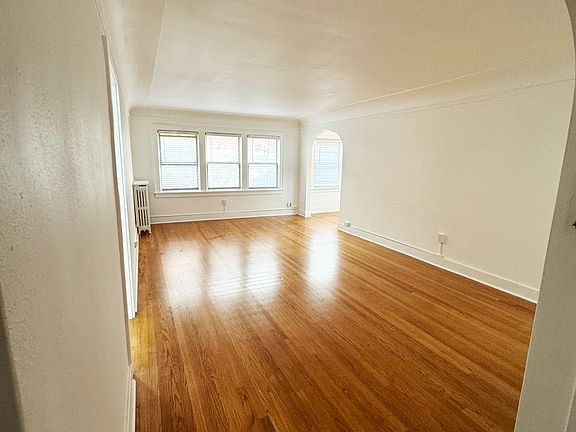 5th image of 516 Summit Ave E #205