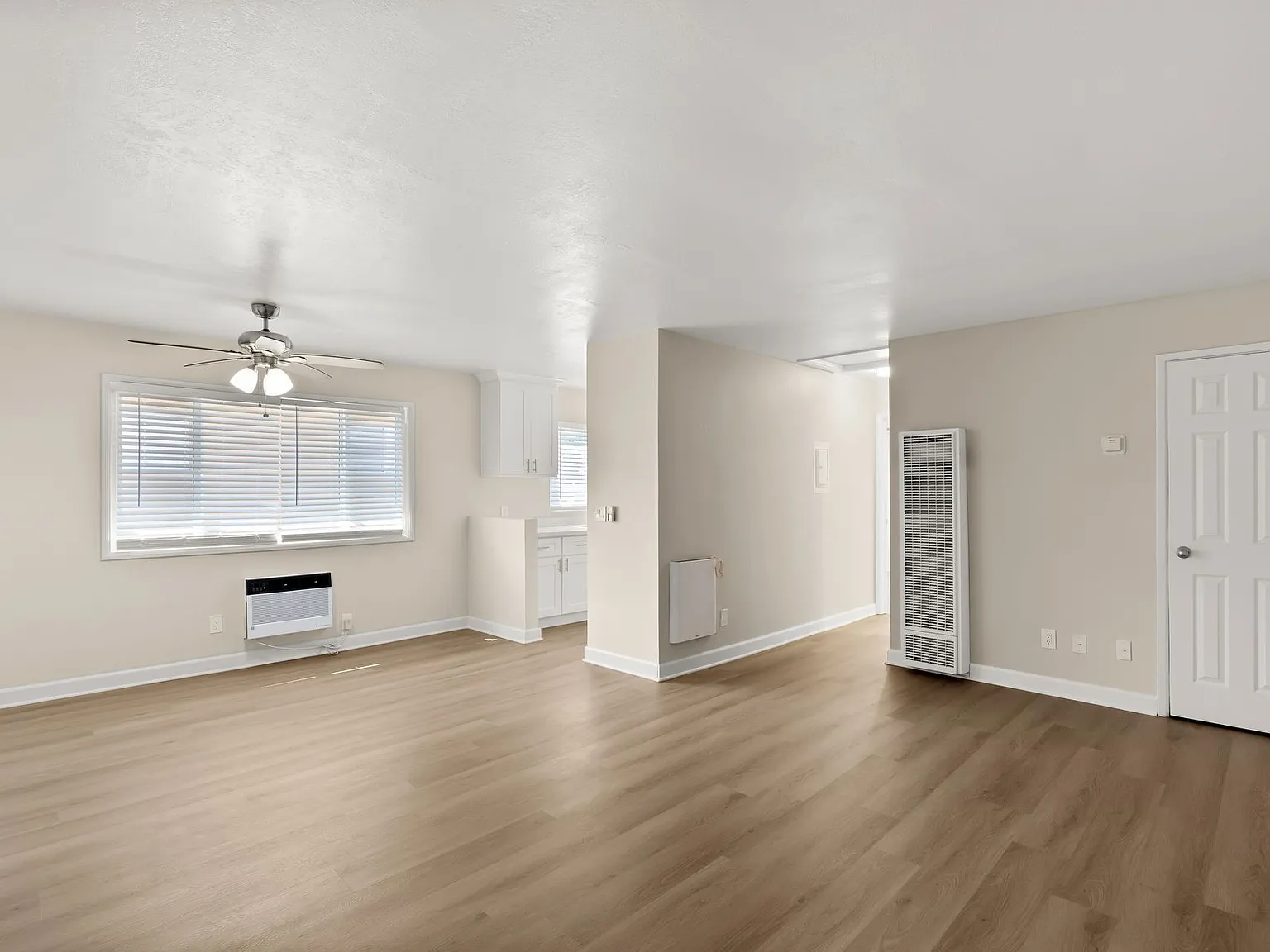Melrose Manor Apartments - Riverside, CA — Photo 3