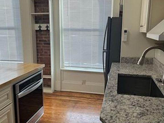 4th image of 109 W Ormsby Ave #2