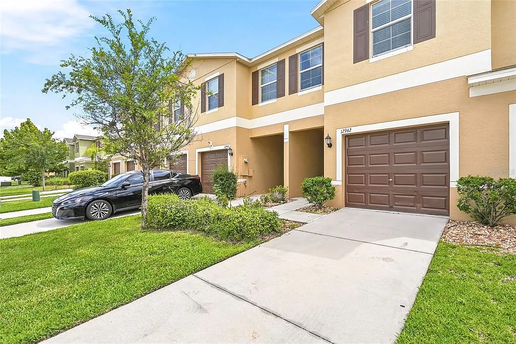3 bed, 2.5 bath, 1668 sqft, $1,899 — Photo 4