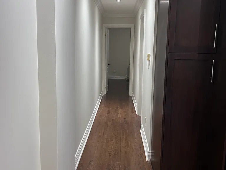 65 Burnaby Blvd — Photo 4