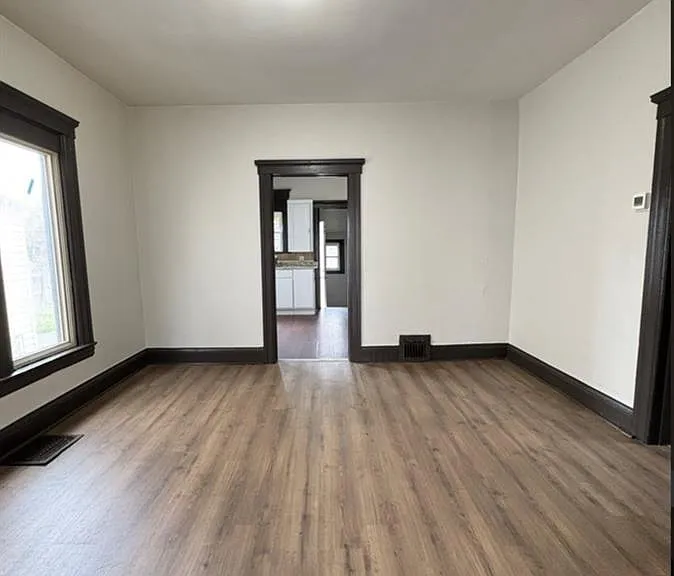 1011 Windsor Ave — Photo 4