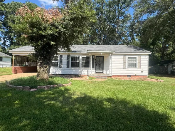 818 Maple St, Magnolia, AR 71753