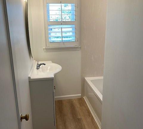 3rd image of 21 Linnell Ave