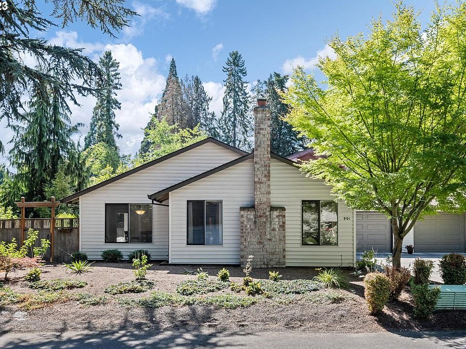 1st image of 901 NE 3rd Ave