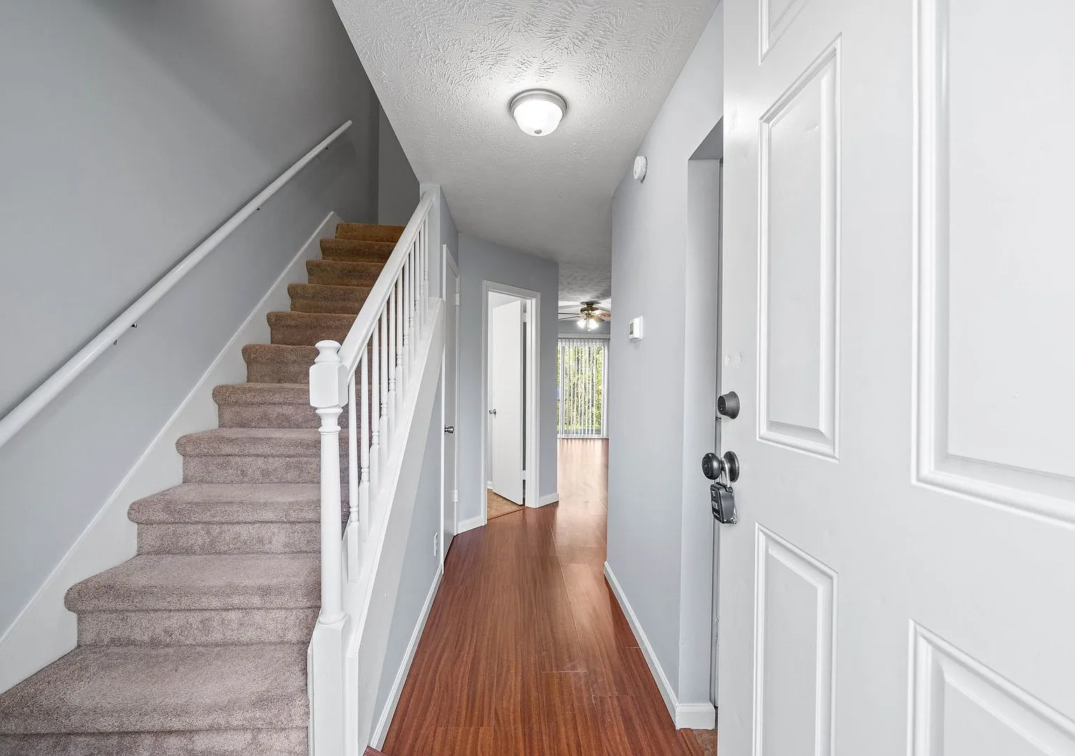 2 Bedroom Condo For Rent Near Post! — Photo 4