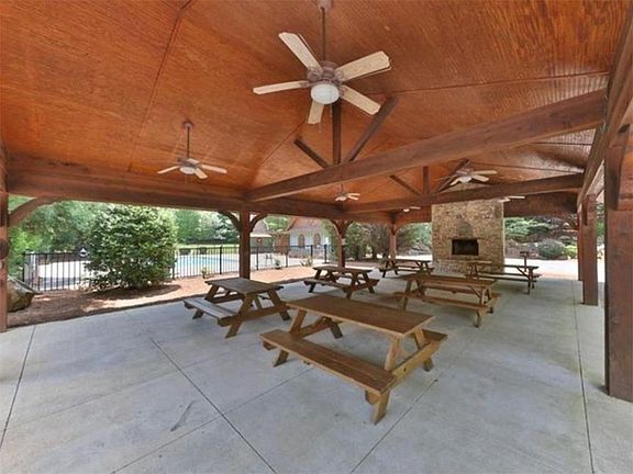 4th image of 46 Somerset Ln #46