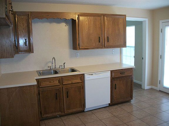 5th image of 1415 Eugene Ave
