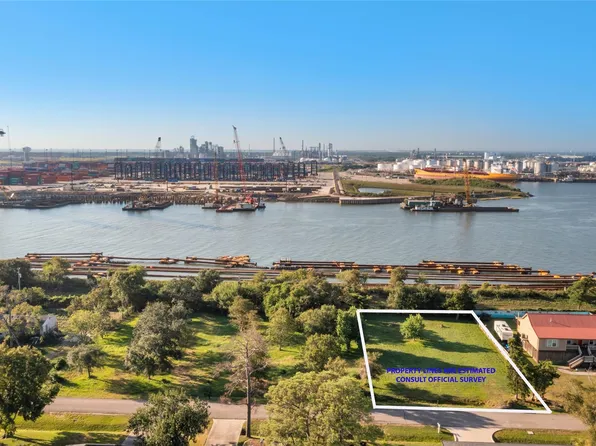 611 S Shady Ln, La Porte, TX 77571