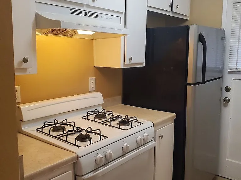 9504 Emerald Park Dr #4 — Photo 6