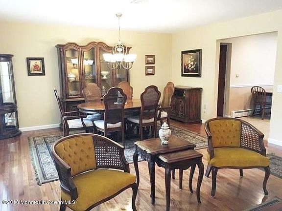 2nd image of 16 Chateux Ln