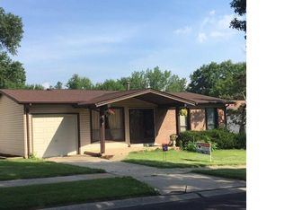 6374 Coventry Dr, Florissant, MO 63033