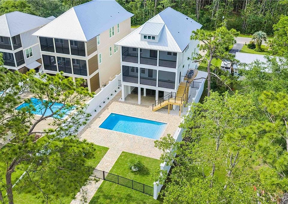 1st image of 808 Canal Dr