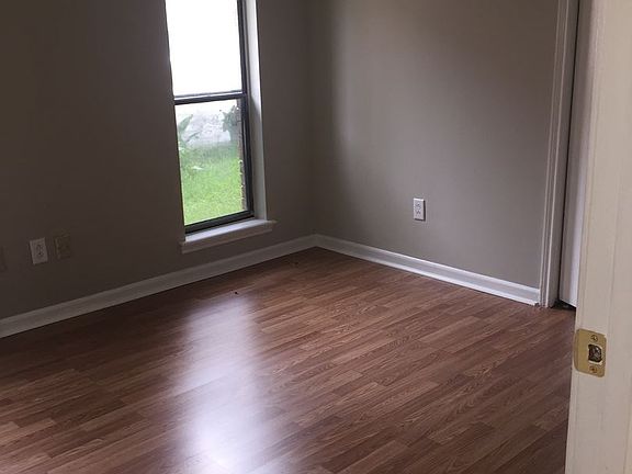 3rd image of 114 Curran Ln