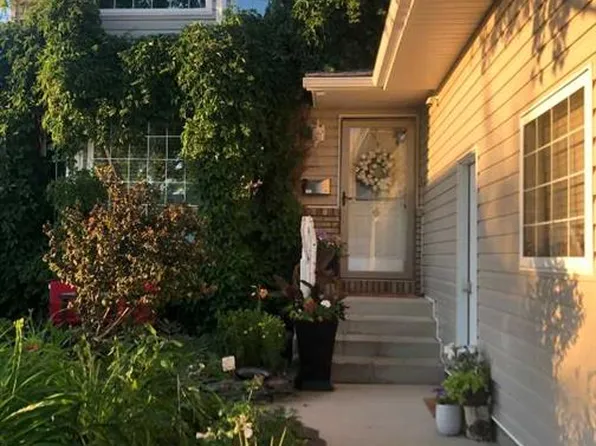 12 Sunrise Ct SW, Medicine Hat, AB T1B 4N5