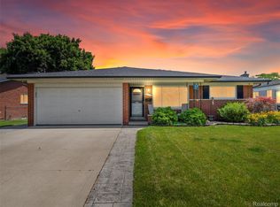 34320 Amsterdam Dr, Sterling Heights, MI 48312