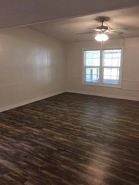 3 bed, 988 sqft, $1,500 — Photo 2