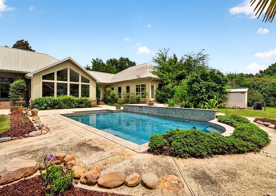 1st image of 38 Oak Allee Dr