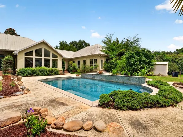 38 Oak Allee Dr, Picayune, MS 39466