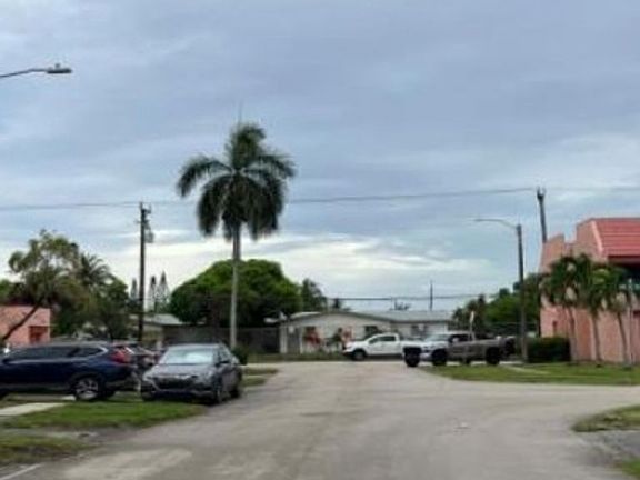 Exterior Neighborhood (street photo)