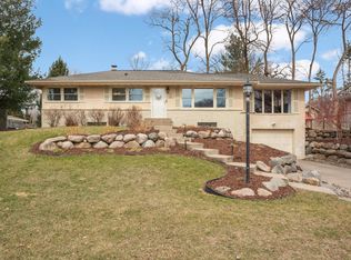 345 Dennison Ave, Shoreview, MN 55126