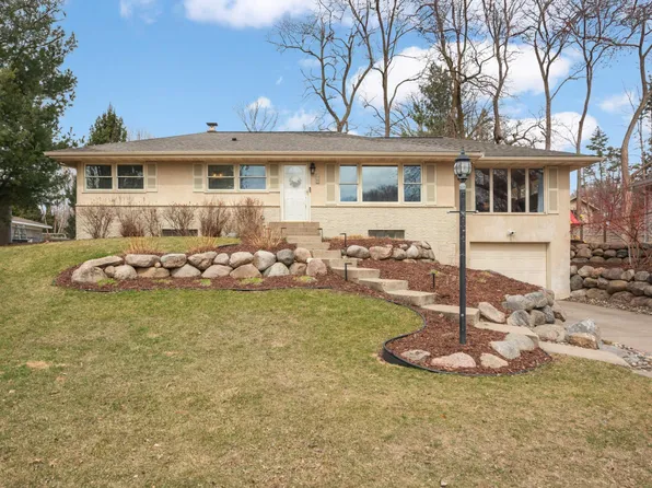 345 Dennison Ave, Shoreview, MN 55126
