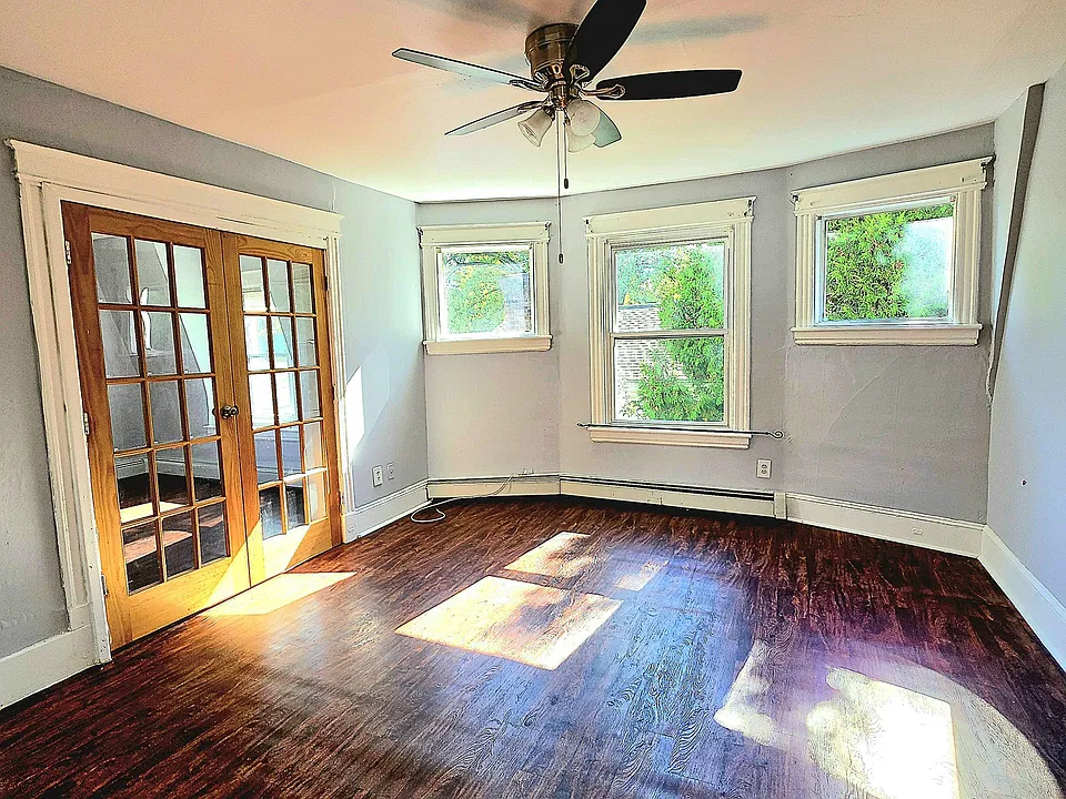 181 Monmouth Ave