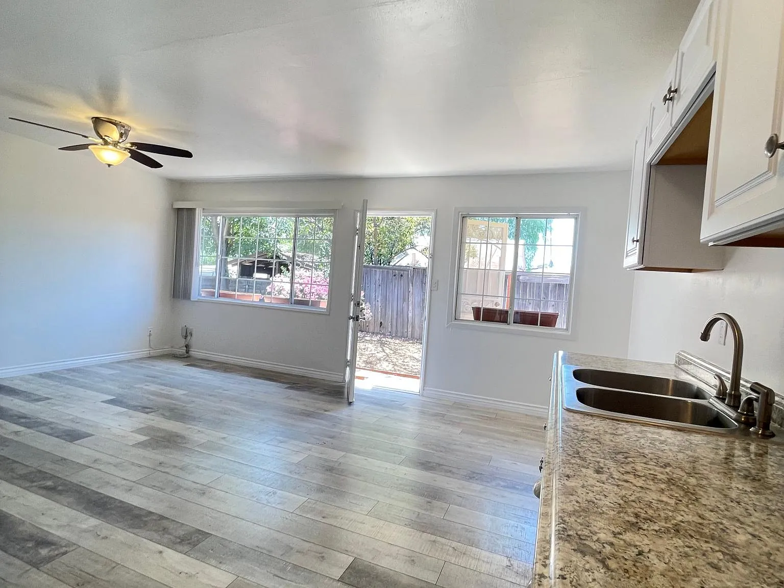 11666 Davis St — Photo 4