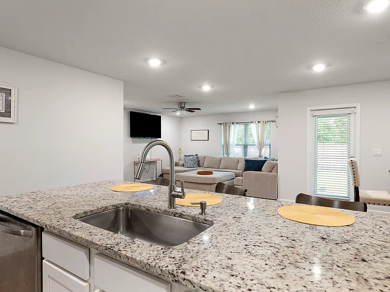 6364 Burrow Ln — Photo 8