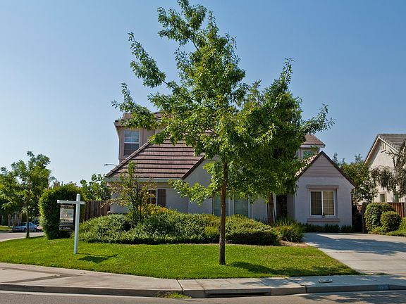 2nd image of 950 Eastlake Circle